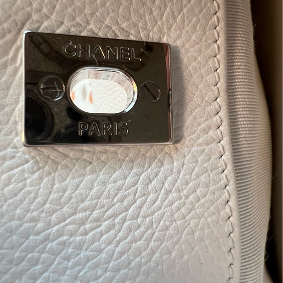 ‼️👜Chanel Executive White Leather - Women👜‼️ - Picture 8 of 16